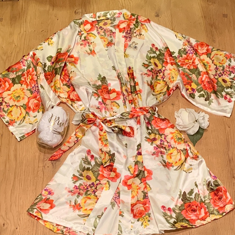 Cute Bridal robe! White and floral